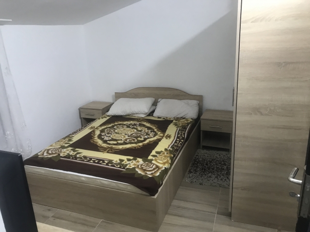 Camere, Titan, Auchan Titan
