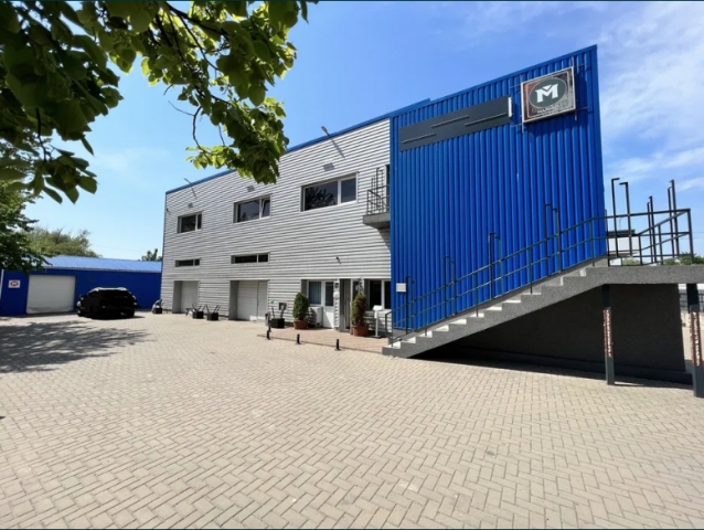 Individuale, Deal, Centrele comerciale