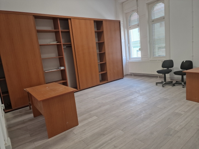 Clasa Premium, Ultracentral, Tribunal