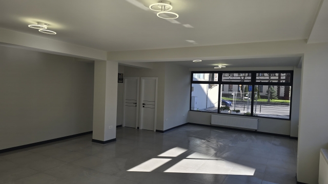 La parter de bloc, Centrul Civic, Bd.15 Noiembrie Filarmonica Brasov